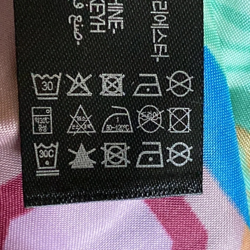NWT Zara Green/Lilac Satin Effect Printed Scarf.